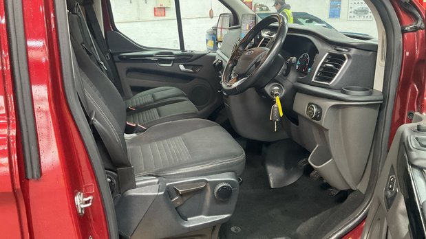 Ford Transit Custom Crew Cab SWB L1H1 Low Roof Limited 300 Air Con Alloys Sensors EURO 6 9