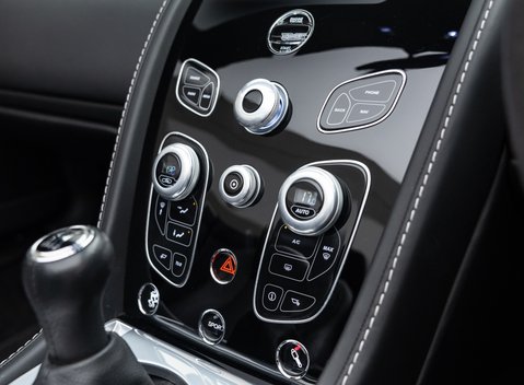 Aston Martin V12 Vantage S ROADSTER 30