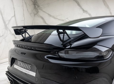 Porsche Cayman GT4 (718) 44
