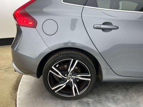 Volvo V40 2.0 T2 R-Design Pro Euro 6 (s/s) 5dr 21