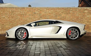 Lamborghini Aventador LP 700-4 8