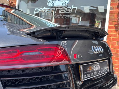 Audi R8 .2 FSI V10 Coupe 2dr Petrol S Tronic quattro Euro 5 (525 ps) 17