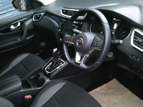 Nissan Qashqai DIG-T ACENTA PREMIUM DCT ONLY 28,000 MILES FROM NEW 3