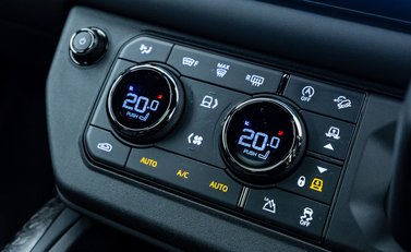 Land Rover Defender OCTA EDITION ONE 22