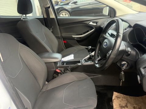 Ford Focus 1.0T EcoBoost Zetec Euro 6 (s/s) 5dr 10
