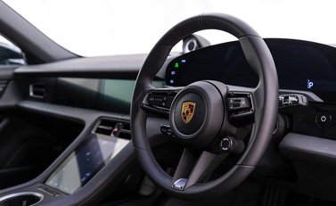 Porsche Taycan 4 Cross Turismo 9