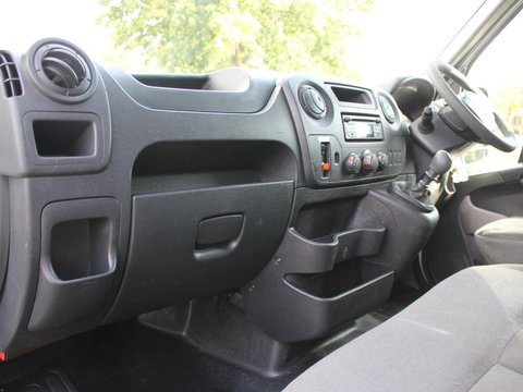 Renault Master 2.3 dCi 35 Business FWD MWB Medium Roof Euro 6 5dr 15