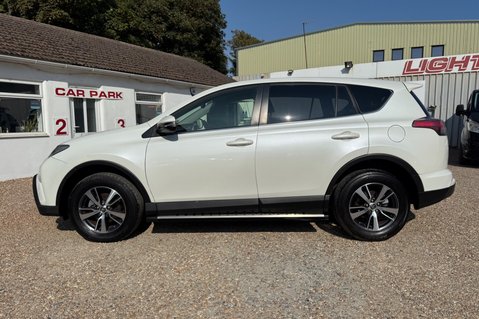 Toyota Rav 4 D-4D BUSINESS EDITION LOOK! 37000 MILES! 1 OWNER! SAT NAVIGATION 10