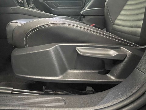 Volkswagen Passat 1.6 Passat SEL TDI Semi-Auto 4dr 37