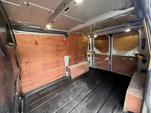 Ford Transit Custom SWB L1H1 Low Roof Limited 270 Air Con Alloys Sensors EURO 6 NO VAT 12