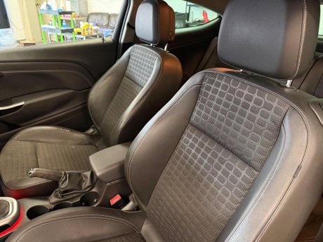 Vauxhall Astra GTC 1.7 CDTi ecoFLEX 109g SRi Euro 5 (s/s) 3dr 30