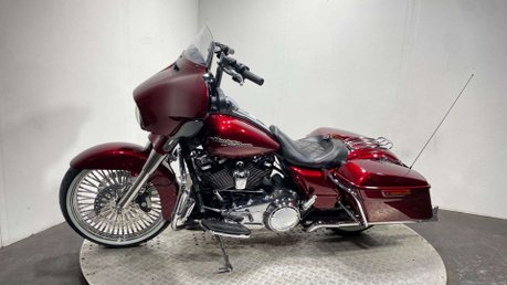 Harley-Davidson Touring 1745 FLHXS Street Glide Special Euro 4 14