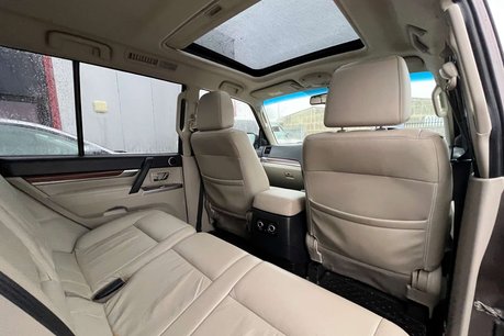 Mitsubishi Shogun 3.2 DI-DC SG3 SUV 5dr Diesel Auto 4WD Euro 5 LWB (197 ps) 35