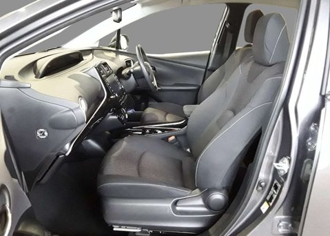 Toyota Prius 1.8 VVT 8.8kWh Business Edition Plus Hatchback 5dr Petrol Plug-in Hybrid CV 11