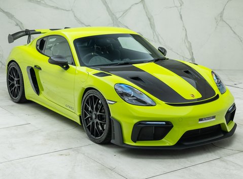 Porsche Cayman GT4 RS (718) 11