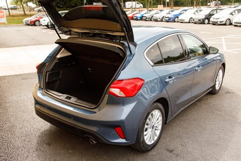 Ford Focus TITANIUM 37