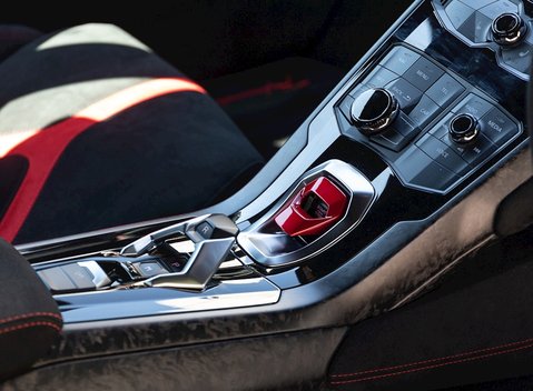 Lamborghini Huracan LP640-4 Performante 17