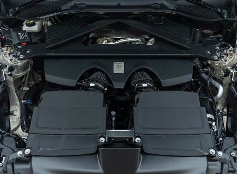 Aston Martin DB12 V8 33