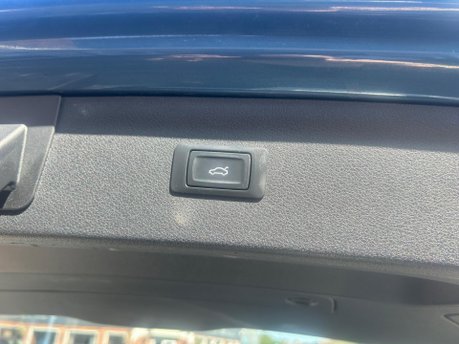 Audi Q3 TFSI S LINE NAVIGATION 14