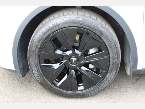 Tesla Model Y LONG RANGE AWD 33