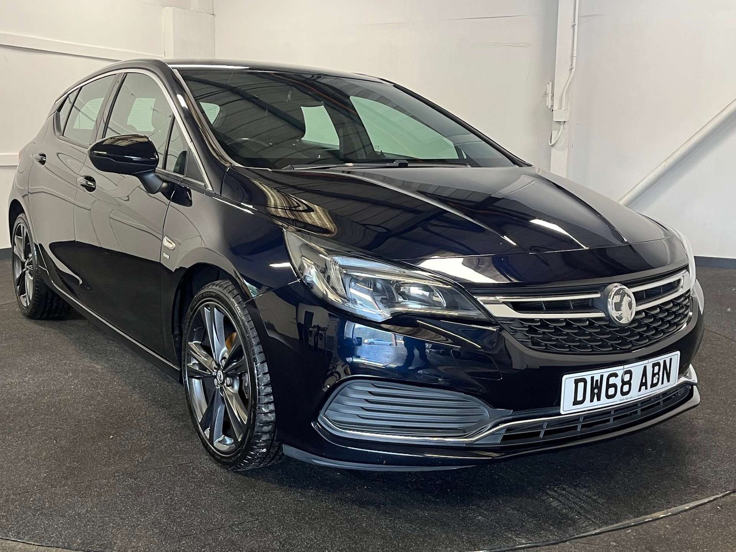 2019 Vauxhall Astra — image 4