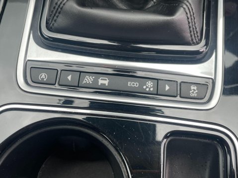 Jaguar XE 2.0d SE Euro 6 (s/s) 4dr 26