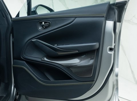 Aston Martin DBX 707 29