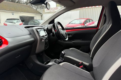 Toyota Aygo 1.0 VVT-I X-PLAY TSS LOOK! JUST 27000 MILES! LOW INSURANCE! 12