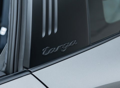 Porsche 911 Targa 4 GTS (991.2) 35