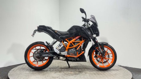 KTM 390 DUKE 2014 FULL HISTORY ONLY 5K VERY CLEAN A2 READY NAKED BIKE 390CC 1