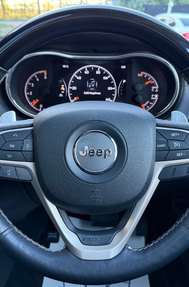 Jeep Grand Cherokee V6 CRD OVERLAND -2 OWNERS -8 SERVICES -PAN ROOF - HUGE SPEC 