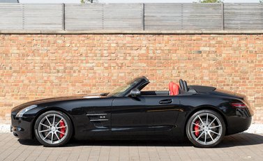 Mercedes-Benz SLS AMG Roadster 2