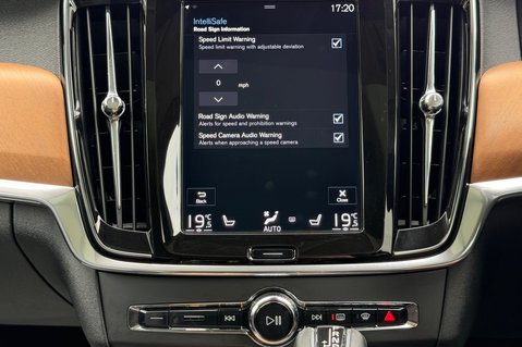 Volvo V90 D5 POWERPULSE INSCRIPTION PRO AWD -PAN ROOF - £6320 OPTIONAL EXTRAS  51