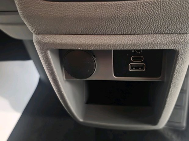 Ford Transit Custom TRANSIT CUSTOM 320 L2 DIESEL FWD 2.0 Eco Blue 136ps H1 Limited 9 Seater 24