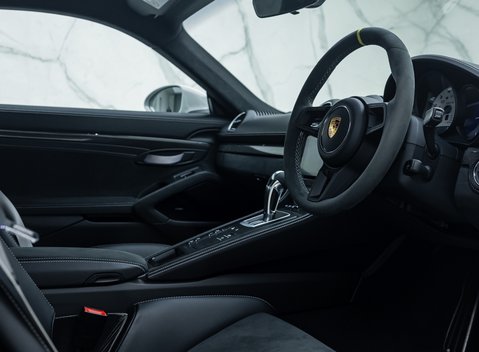 Porsche Cayman GT4 718 14