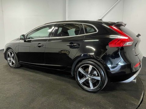 Volvo V40 1.5 V40 R-Design Edition T3 Auto 5dr 3