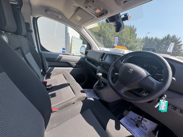 Peugeot Expert MWB L2H1 Low Roof Professional Premium 2700 Air Con EURO 6 15
