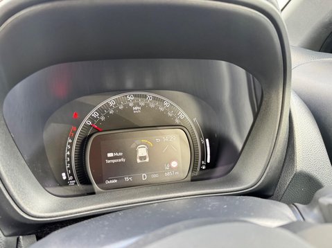 Toyota Aygo X VVT-I UNDERCOVER 26