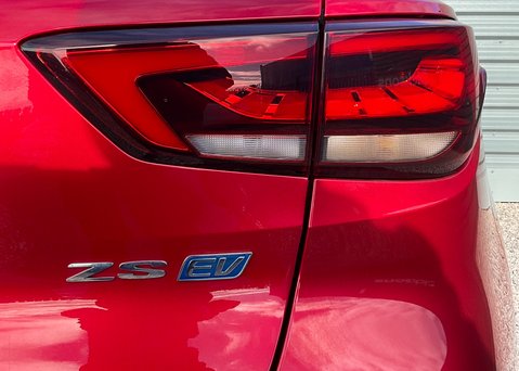 MG ZS EV 72KWH TROPHY 13