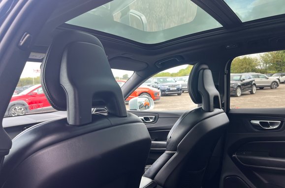 Volvo XC60 T5 R-DESIGN AWD PETROL AUTO 30