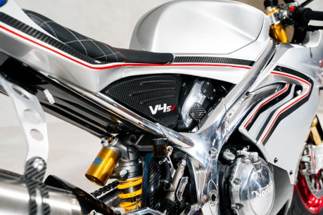 Norton V4 SV. MANX. PLATINUM BODYWORK. ÖHLINS SUSPENSION. RED OZ ALUMINIUM WHEELS 11