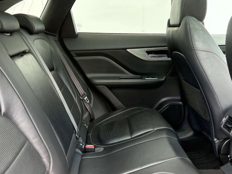 Jaguar F-Pace 2.0 F-PACE Chequered Flag AWD D Auto 4WD 5dr 19