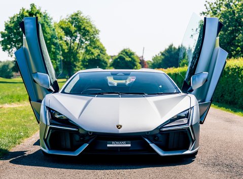 Lamborghini Revuelto 3