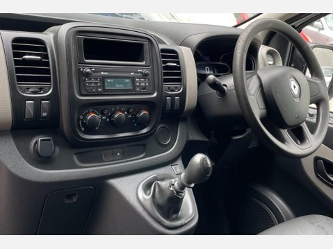 Renault Trafic 1.6 dCi 27 Business+ SWB Standard Roof Euro 5 5dr 40