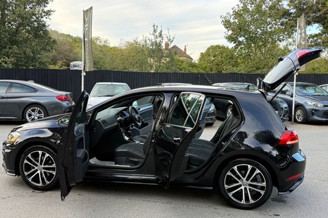 Volkswagen Golf R-LINE EDITION TSI EVO DSG 9