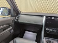 Land Rover Discovery 3.0 Discovery R-Dynamic SE D MHEV Auto 4WD 5dr 56