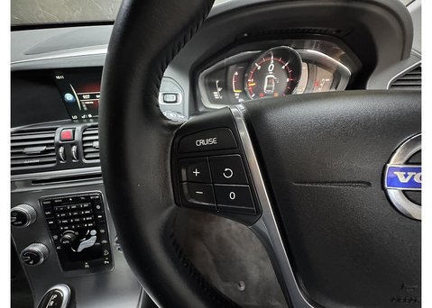 Volvo XC60 2.4 D5 SE Lux Nav SUV 5dr Diesel Auto AWD Euro 6 (s/s) (220 ps) 56