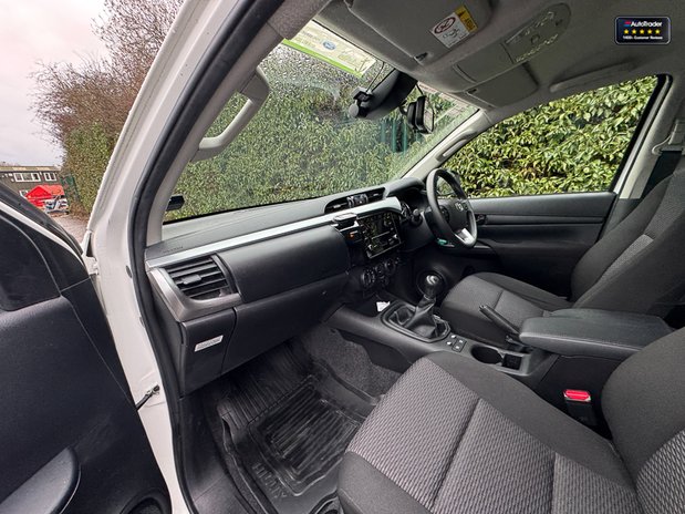 Toyota Hilux Active | 2.4 LT | AC | Sensors | Double Cab | 12