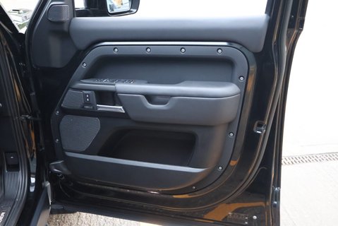 Land Rover Defender 110 P525 V8 Urban Edition  16