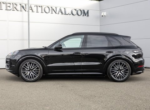 Porsche Cayenne TURBO E-HYBRID 3